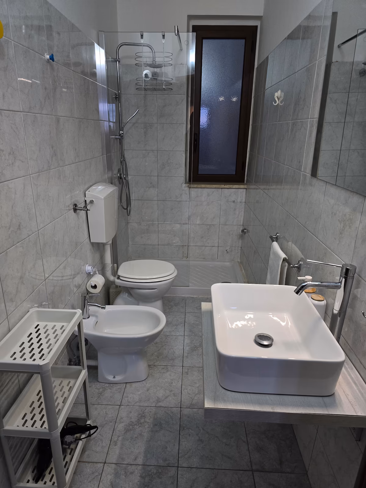 Modern well-appointed bathroom